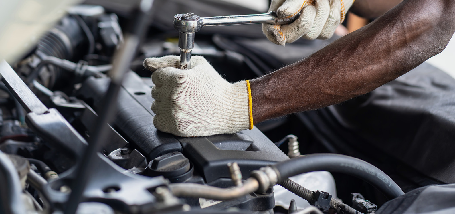 Mechanic hands working n engine